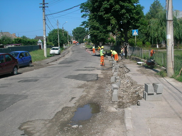 3 Montat borduri str. Armatei6.jpg